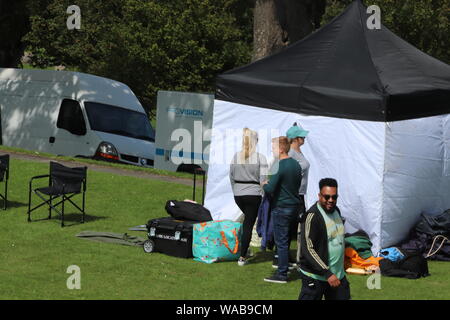 Montag 19. August 2019, Llandudno, ITV soap Stars in Llandudno, Coronation Street Sterne Sam Aston und Dolly-Rose Filmen scens in Llandudno an der Great Orme Stockfoto