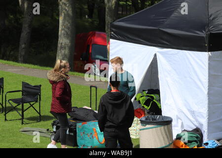 Montag 19. August 2019, Llandudno, ITV soap Stars in Llandudno, Coronation Street Sterne Sam Aston und Dolly-Rose Filmen scens in Llandudno an der Great Orme Stockfoto