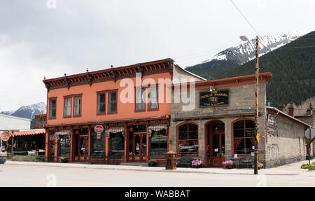 Bunte kommerzielle buildiongs in Silverton, der Sitz von San Juan County, Colorado, ein legendärer Silber - rush Stadt des 19. Jahrhunderts und 9,313 Fuß über Meeresspiegel, eins der höchsten Städte Stockfoto