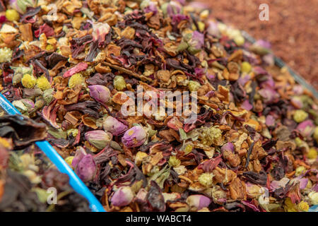 Getrocknete Blüten getrocknet Kräutertees mit verschiedenen Farben Stockfoto