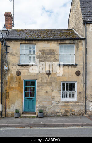 Kleines Landhaus aus Stein in der hübschen Cotswold Stadt Winchcombe, in der Nähe von Cheltenham, Gloucestershire, VEREINIGTES KÖNIGREICH Stockfoto