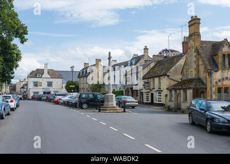 Gloucester Straße im schönen Cotswold Stadt Winchcombe, in der Nähe von Cheltenham, Gloucestershire, VEREINIGTES KÖNIGREICH Stockfoto