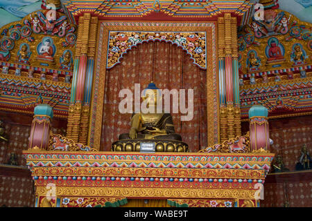 Deutsche Kloster Innenraum: Der große Drigung kagyud Lotus Stupa. Mediatating Buddha im Deutschen Kloster. Stockfoto