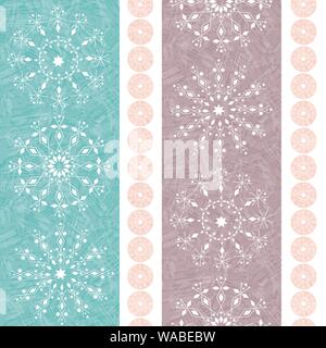 Gestreifte Schneeflocke winter Design mit Pastell blau und dunkelrosa Farbtöne. Die nahtlose Vektor Muster auf der Farbe weiss zu waschen. Für Textilien, Weihnachten Geschenkverpackung Stock Vektor