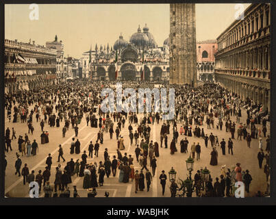 Konzert in St. Mark's Place, Venedig, Italien; Drucken. 6980.; Weitere Informationen über die Photochrom Print Collection an Http://hdl.loc.gov/loc.pnp/pp.pgz; Gedruckt am linken unteren verfügbar ist: 6980. P.Z. - Venedig Piazza San Marco.; Titel von den Detroit Publishing Co., Katalog J - Ausland abschnitt, Detroit, Mich.: Detroit Publishing Company, 1905.; Teil: Blick auf Architektur und anderen Stätten in Italien in der Photochrom Print Collection. Stockfoto