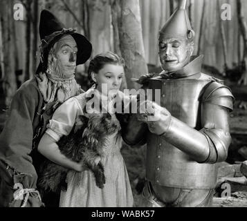 Ray Bolger, Judy Garland und, Jack Haley, "Der Zauberer von Oz" (1939) MGM Datei Referenz #33848-363 THA Stockfoto