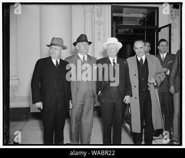 Kongreßführern Verlassen des Weißen Hauses Dienstag nach einer Konferenz mit Präsident Roosevelt nach seiner Rückkehr vom Hyde Park entfernt. Nach rechts: Haus Majority leader Sam Rayburn, Mehrheitsführer im Senat, Alvin W. Barkley, Vice President Garner, und Sprecher William B. Bankhead, 6/1/38 Links Stockfoto