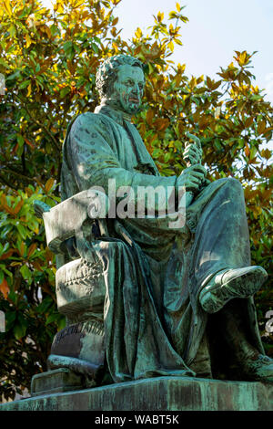 Quimper. Statue von Laennec Erfinder des Stethoskops. Finistère. Bretagne. Frankreich Stockfoto