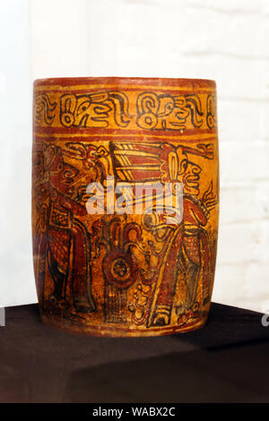 Jekaterinburg, Russland - Januar 17, 2019: alten Maya Keramik Vase, VII-VIII Jahrhunderte Stockfoto