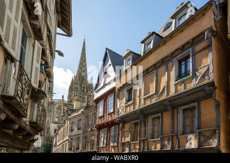 Quimper. Fachwerkhäuser in Kereon Straße. Finistère. Bretagne. Frankreich Stockfoto