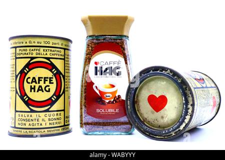 Kaffee HAG, Vintage Blechdose und aktuelle Jar. Die HAG ist eine Marke von Jacobs Douwe Egberts. Stockfoto