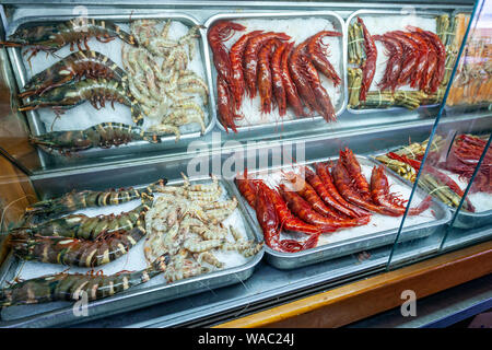 Auswahl an Meeresfrüchten im typischen Restaurant El Tintero, frische Meeresfrüchte, Malaga, Andalusien, Spanien Stockfoto