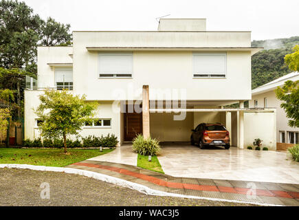 Südlich der Brasilianischen Mittelschicht Haus. Forianopolis Santa Catarina, Brasilien. Stockfoto