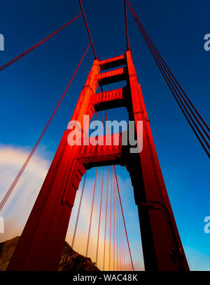 Golden Gate Bridge aus der Nähe Stockfoto