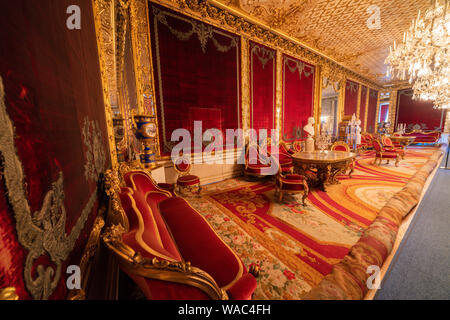 Kristallleuchter und barocke Dekoration im Innenraum der Roayl Palast, Stockholm, Schweden Stockfoto