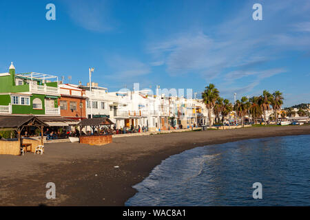 Promenade am Strand entlang in Pedregalejo, Málaga, Andalusien, Spanien Stockfoto