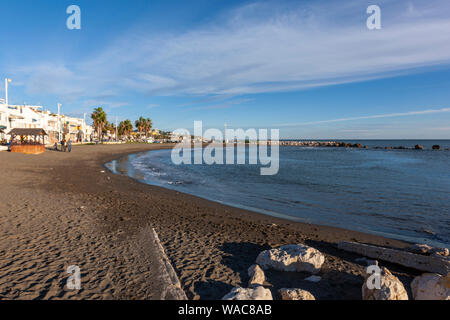 Promenade am Strand entlang in Pedregalejo, Málaga, Andalusien, Spanien Stockfoto