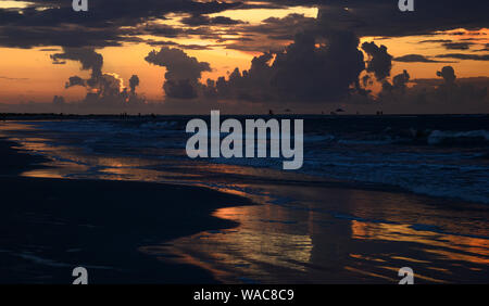 Sonnenaufgang über dem Meer. St. Simons Island, Georgia Stockfoto