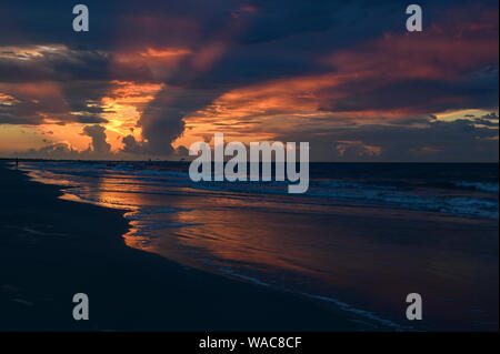 Sonnenaufgang über dem Meer. St. Simons Island, Georgia Stockfoto
