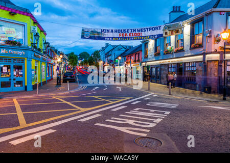 Night Street Szenen der Stadt Westport, Grafschaft Mayo, Irland Stockfoto