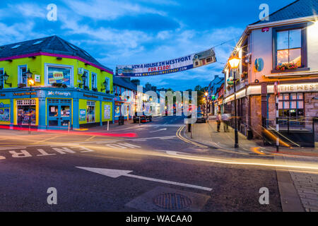 Night Street Szenen der Stadt Westport, Grafschaft Mayo, Irland Stockfoto