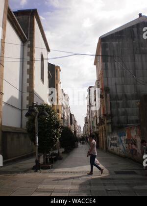 Schöne Straßen zu gehen morgens in Ferrol. August 7, 2012. Ferrol La Coruna Galizien, Spanien. Ferienhäuser Natur Street Photography. Stockfoto