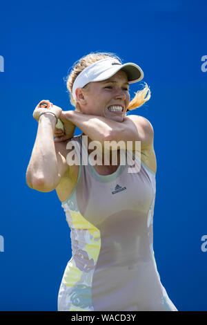 Caroline Wozniacki aus Dänemark in Aktion gegen Alize Cornet Frankreichs bei Aegon International 2016, Eastbourne, England - Sonntag, den 19, Juni, 2016. Pho Stockfoto