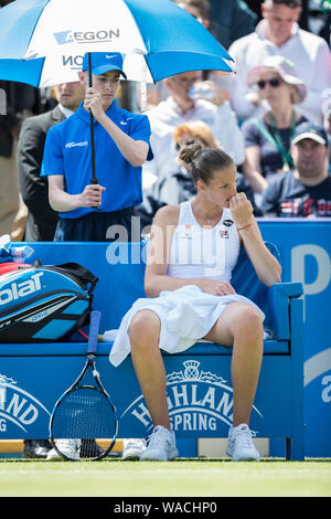 Aegon International 2016, Eastbourne, England - Karolina Pliskova der Tschechischen Republik während der Match gegen Dominika Cibulkova der Slowakei. Samstag, 25. Stockfoto