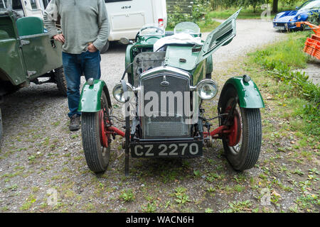 Vintage Wolseley 1933 Hornet Sport Auto mit offener Motorhaube, England, UK. Stockfoto