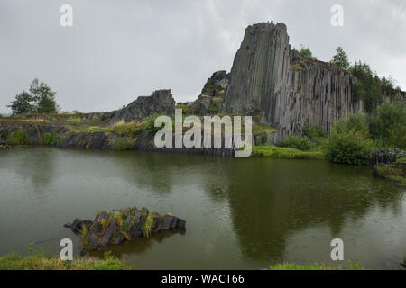 Basalt Felsen Panská skála (Lord's Rock) in der Nähe von Kamenický Šenov in Nordböhmen, Tschechische Republik. Stockfoto