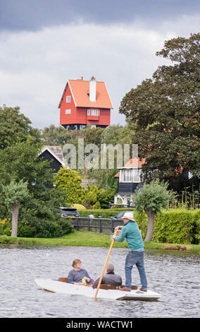 Das Haus in den Wolken bei Damme ein Dorf an der Küste an der Küste von Suffolk, England, Großbritannien Stockfoto