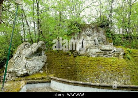 Dolphin Kopf und Neptun - Parco dei Mostri - Bomarzo, Italien - Stockfoto