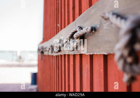 Der maritime Knoten für das Segeln im Hafen Stockfoto