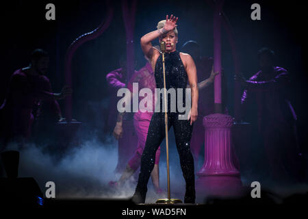 August 18, 2019, Toronto, Ontario, Kanada: Alecia Beth Moore, professionell, bekannt als Rosa (stilisiert als P!nk) eine ausverkaufte Show in Toronto. Im Bild: Rosa (Credit Bild: © Engel Marchini/ZUMA Draht) Stockfoto