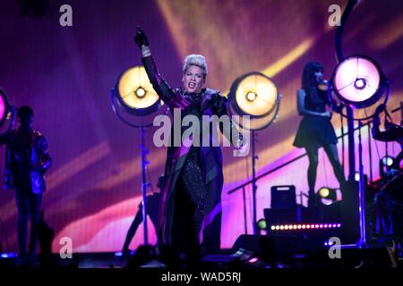August 18, 2019, Toronto, Ontario, Kanada: Alecia Beth Moore, professionell, bekannt als Rosa (stilisiert als P!nk) eine ausverkaufte Show in Toronto. Im Bild: Rosa (Credit Bild: © Engel Marchini/ZUMA Draht) Stockfoto