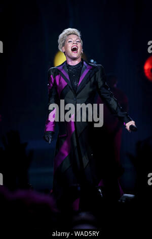 August 18, 2019, Toronto, Ontario, Kanada: Alecia Beth Moore, professionell, bekannt als Rosa (stilisiert als P!nk) eine ausverkaufte Show in Toronto. Im Bild: Rosa (Credit Bild: © Engel Marchini/ZUMA Draht) Stockfoto