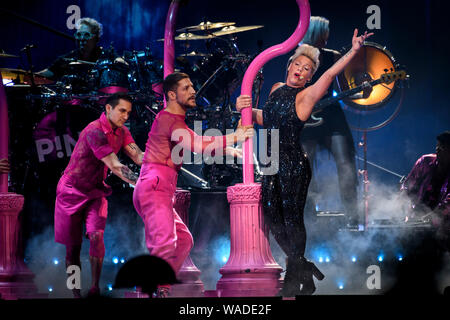 Toronto, Kanada. 18 Aug, 2019. Alecia Beth Moore, professionell, bekannt als Rosa (stilisiert als P!nk) eine ausverkaufte Show in Toronto. Credit: SOPA Images Limited/Alamy leben Nachrichten Stockfoto