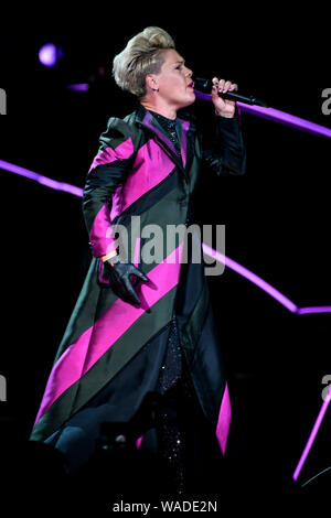 Toronto, Kanada. 18 Aug, 2019. Alecia Beth Moore, professionell, bekannt als Rosa (stilisiert als P!nk) eine ausverkaufte Show in Toronto. Credit: SOPA Images Limited/Alamy leben Nachrichten Stockfoto