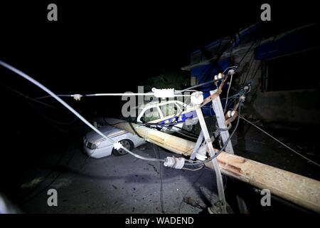 Schäden, die durch die Explosion, die angeblich Ergibt 2 Tote, 12 Vermisste Personen und 18 verletzte Personen, bei Yima Vergasungsanlage von Henan Co Stockfoto