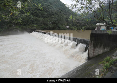 Hochwasser Flut von Jinxi Reservoir in Yongjia County, Wenzhou, China Zhejiang provinz, 10. Juli 2019. Luftbilder auf 10 Stockfoto