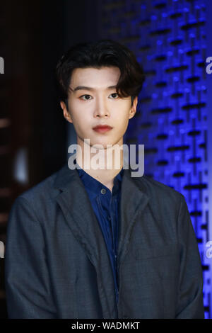 Chinesische Sänger Ventilator Chengcheng, der jüngere Bruder der Schauspielerin Fan Bingbing, von chinesischer Junge Gruppe neun Prozent, besucht eine Werbeveranstaltung für Fred in Stockfoto