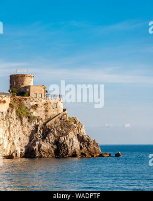 Amalfi, wunderschönen Dorf und Badeort Hauptstadt der gleichnamigen Amalfi Küste, hinter dem Golf von Neapel und in der Nähe von Positano, Sorrento, Ravello Stockfoto