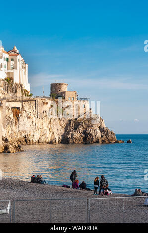Amalfi, wunderschönen Dorf und Badeort Hauptstadt der gleichnamigen Amalfi Küste, hinter dem Golf von Neapel und in der Nähe von Positano, Sorrento, Ravello Stockfoto