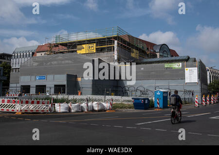 Berlin, Deutschland. 19 Aug, 2019. Die Station am Wittenbergplatz ist mit Gerüst ausgestattet. Die Fassade ist es gerade renoviert. Credit: Paul Zinken/dpa/Alamy leben Nachrichten Stockfoto