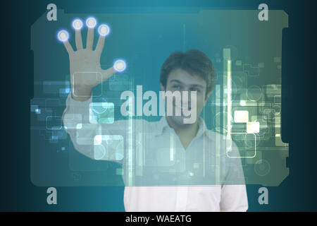 Geschäftsmann, der einen Touchscreen zur Identifizierung biometrischer Daten verwendet Stockfoto