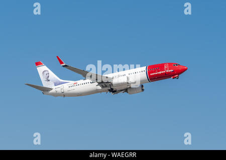 München, Deutschland - am 31. März. 2019: Norwegian Air International Boeing 737-8 JP mit dem Flugzeug Registrierung Anzahl EI-FHU bei Start auf der Sab Stockfoto