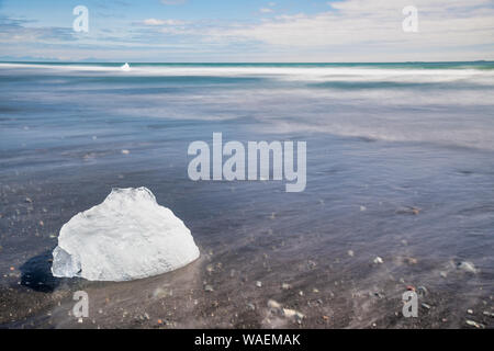 Eisberg auf Diamond Beach, Jokulsarlon Lagune - südlichen Island. Stockfoto