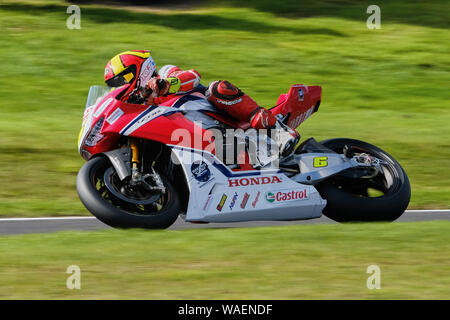 Xavi Forés auf der Honda CBR 1000 RR Fireblade bei BSB Cadwell Park 2019 Stockfoto