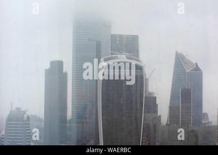 London im Regen Stockfoto