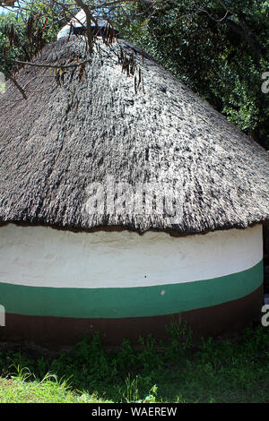 Xhosa Hütte im Dorf, Lesedi Cultural Village, Wiege der Menschheit, Südafrika Stockfoto